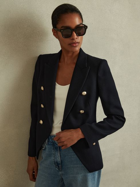 what to wear in autumn with a navy blazer