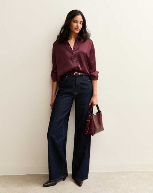 Burgundy shirt and navy blue trousers outfit